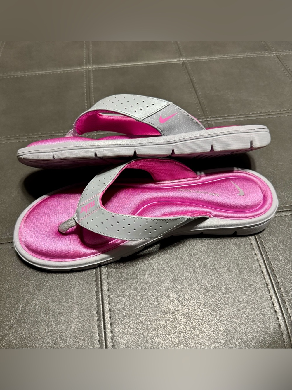 Nike Women’s Gray & Pink  Comfort Footbed Flip Flop/Thong Size 10
